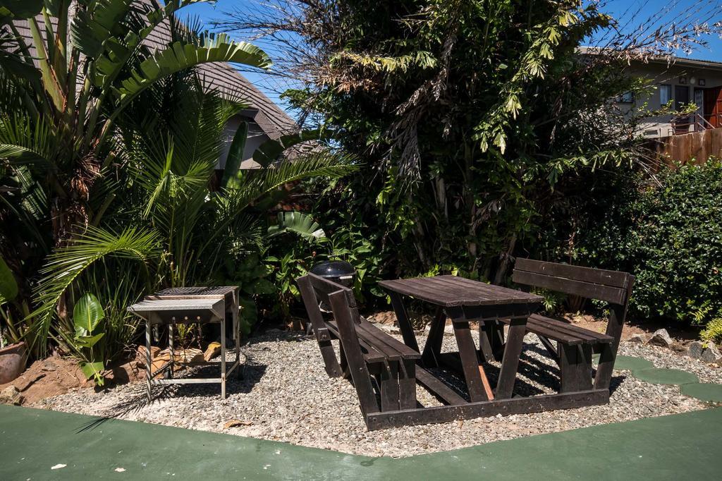 Khaya La Manzi Guest Lodge Hibberdene Dış mekan fotoğraf