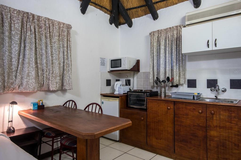 Khaya La Manzi Guest Lodge Hibberdene Dış mekan fotoğraf