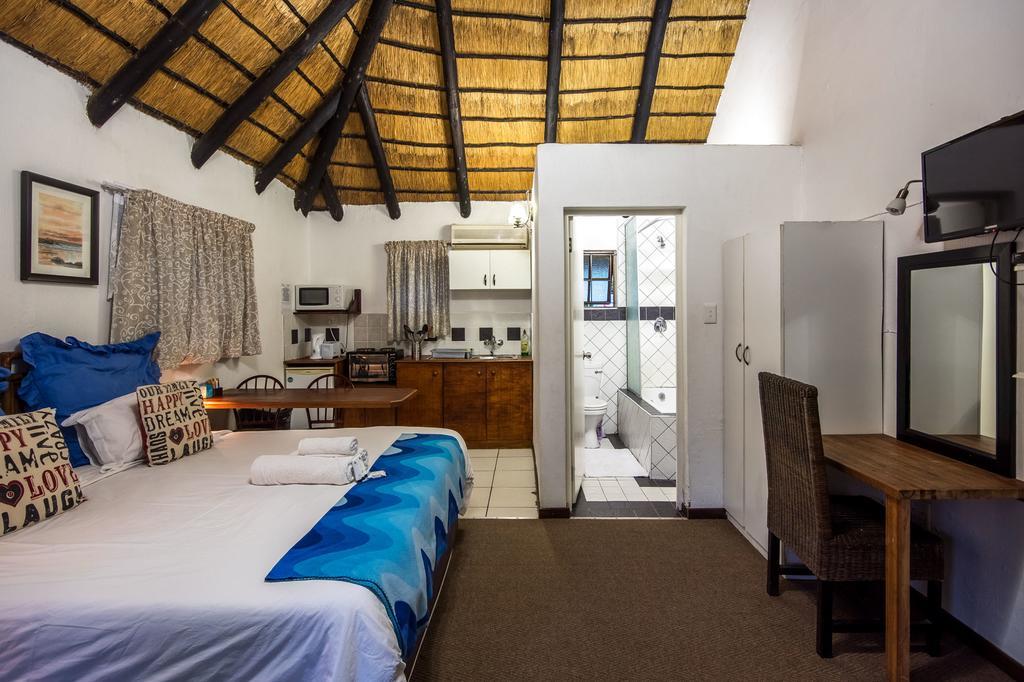 Khaya La Manzi Guest Lodge Hibberdene Dış mekan fotoğraf